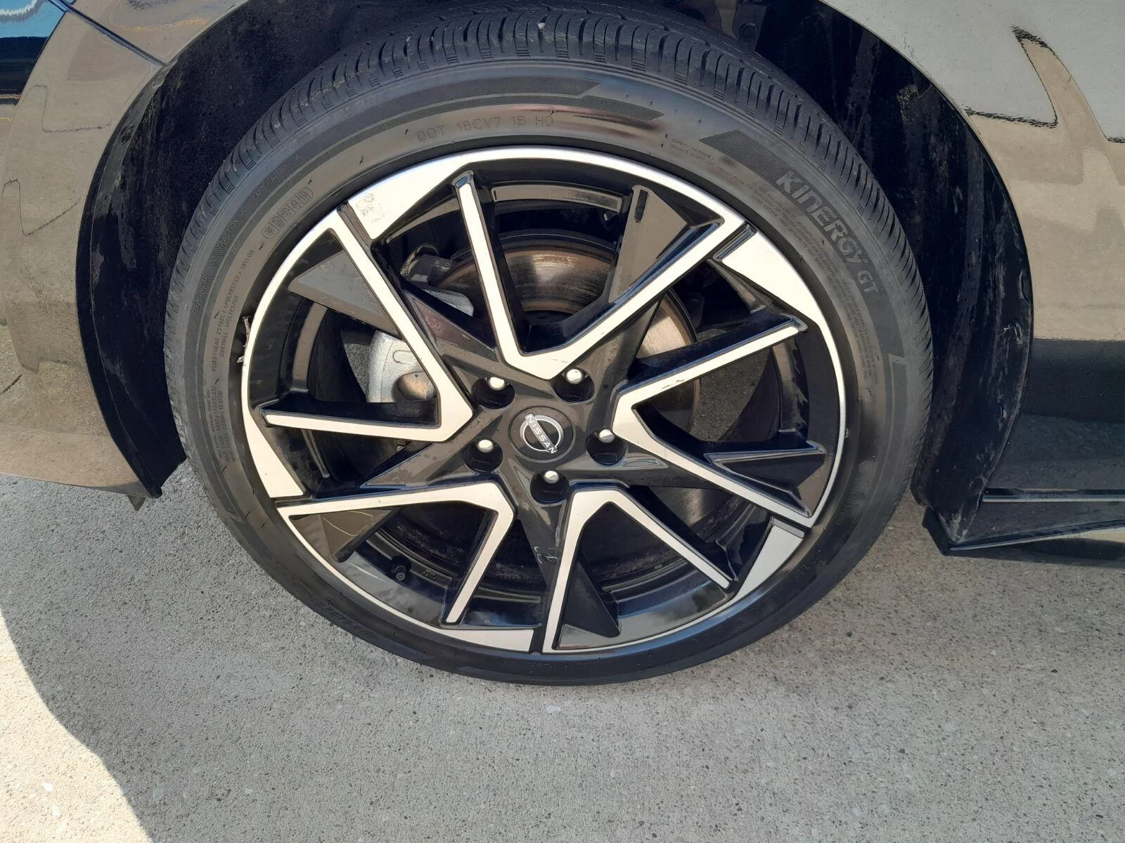 Used 2025 Super Black Nissan SR image 9