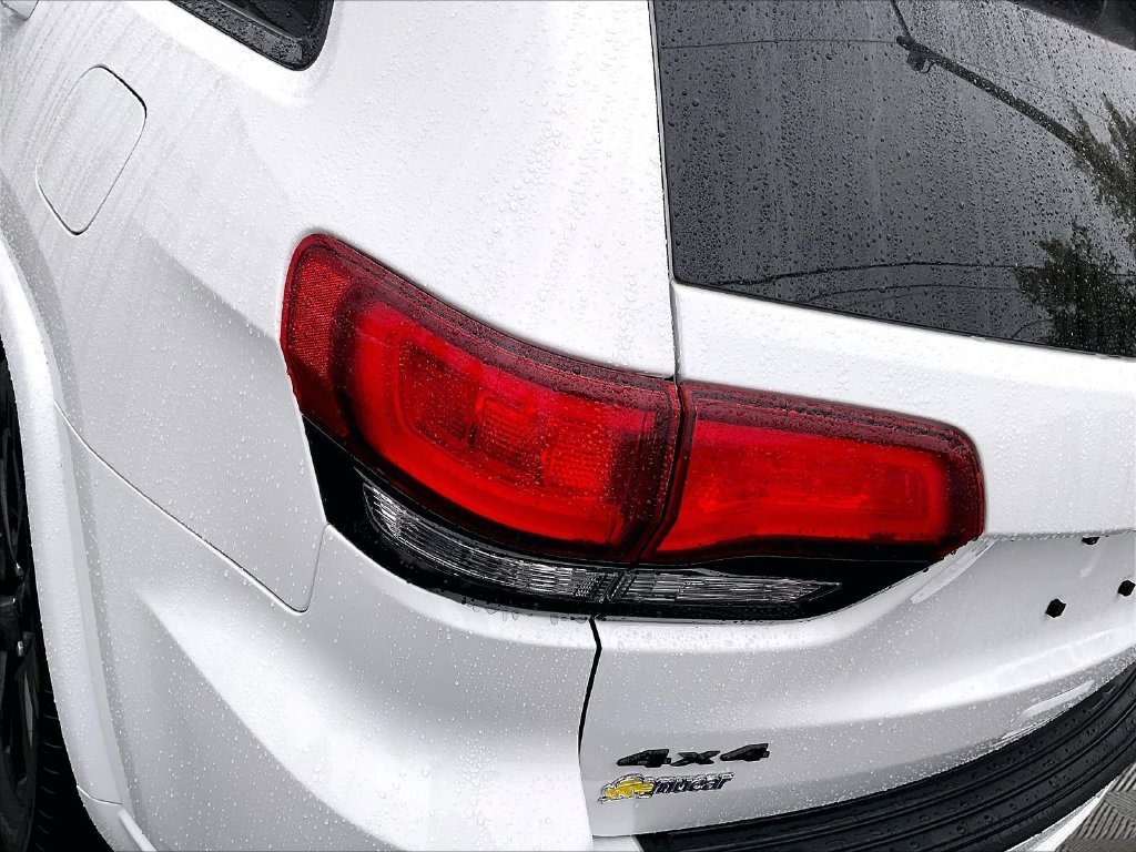 Used 2020 White Jeep Altitude image 32
