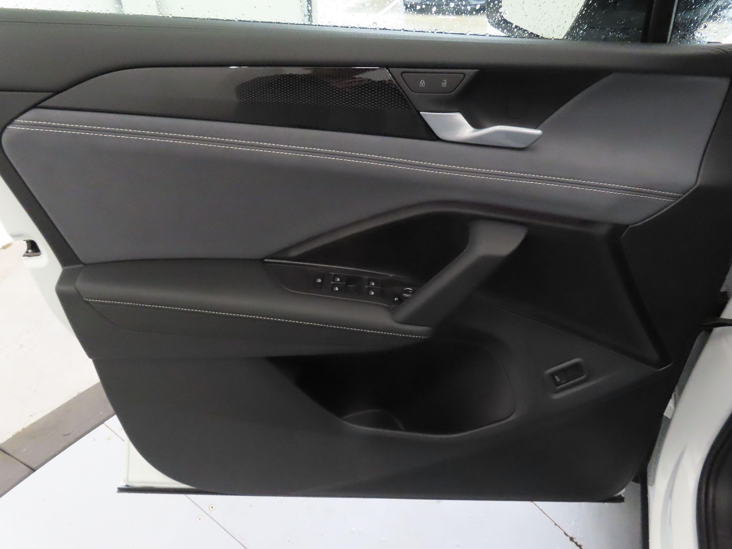 New 2026 White Volkswagen 2.0T SE R-Line Black image 10