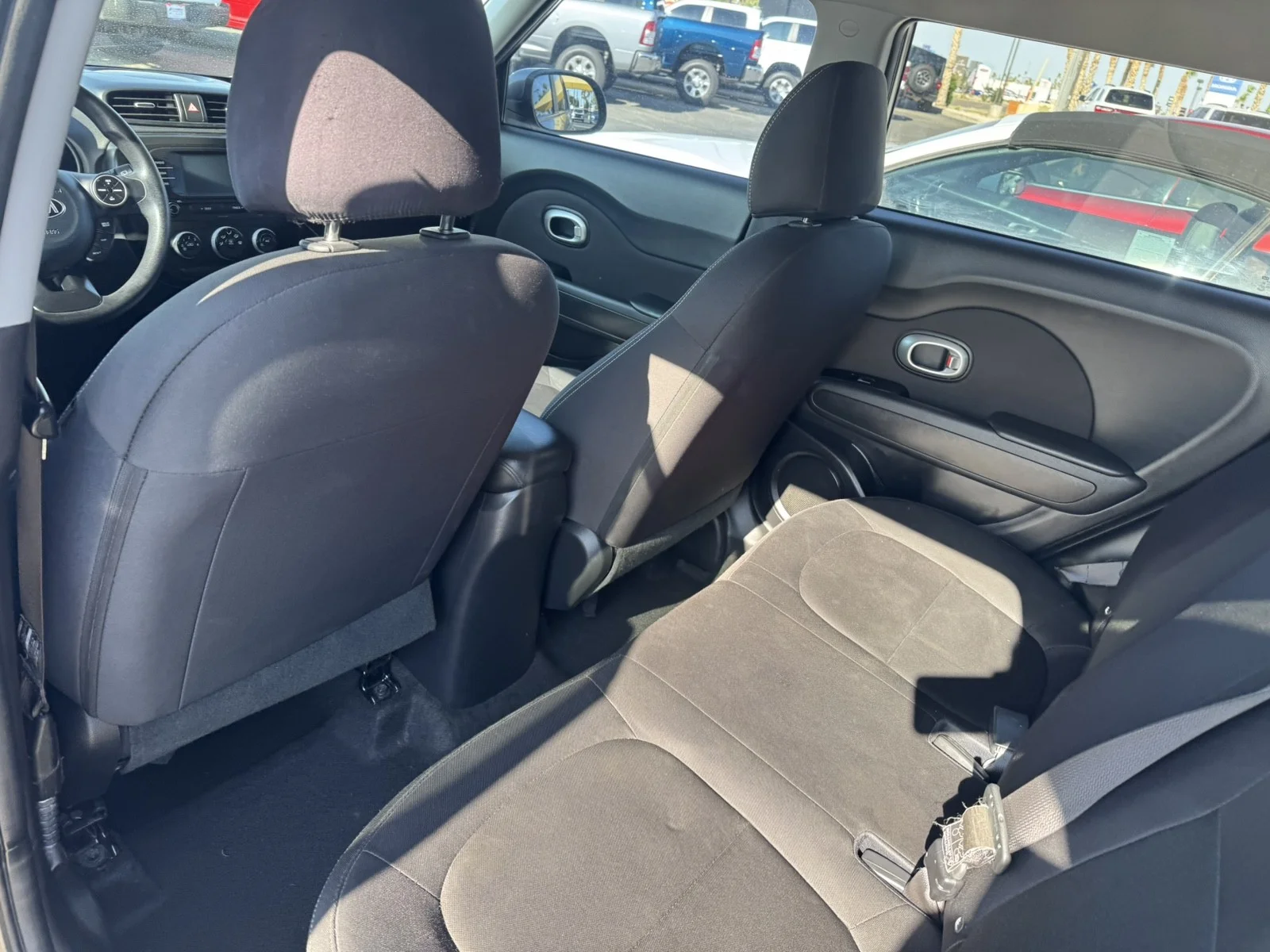 Used 2019 grey Kia Base image 21