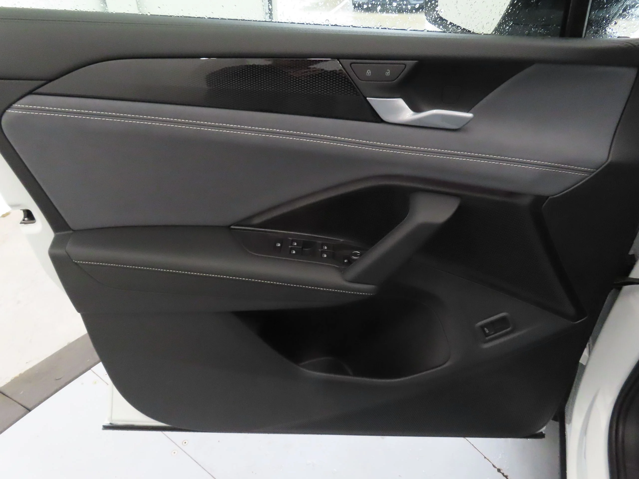 New 2026 White Volkswagen 2.0T SE R-Line Black image 10
