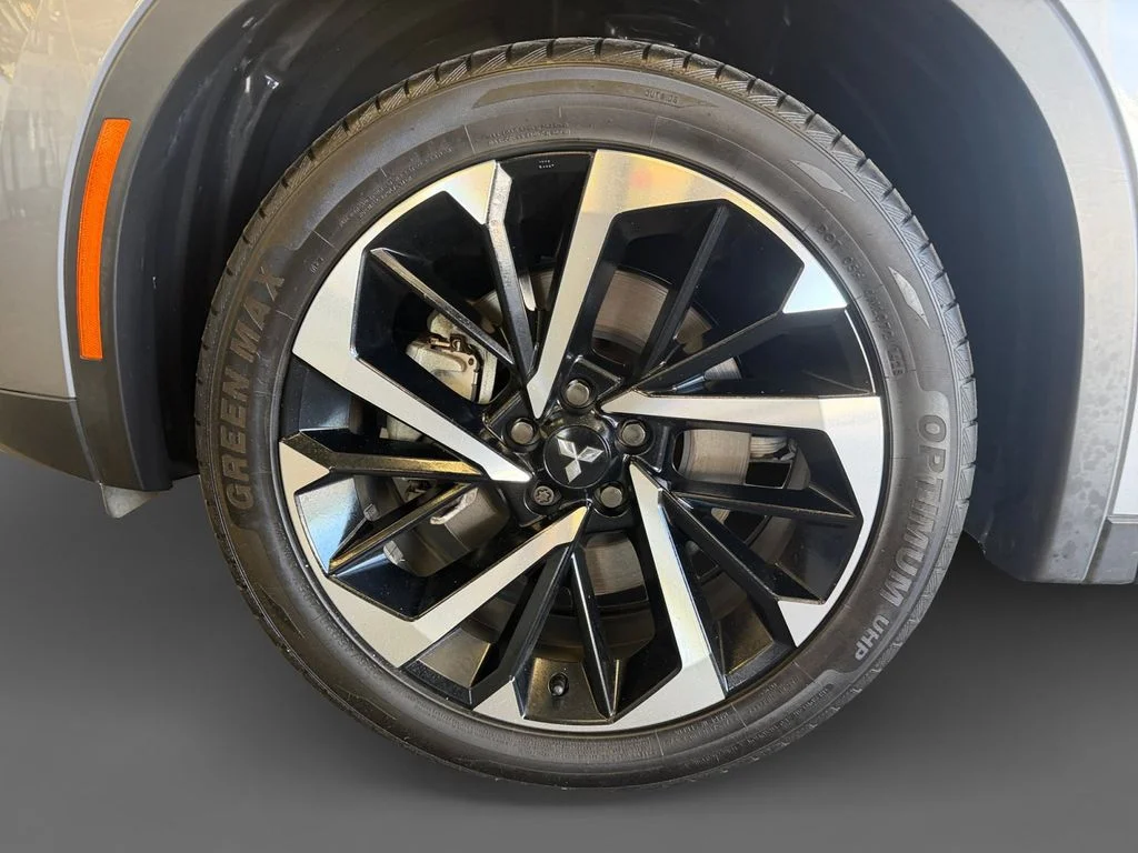 Used 2022 Gray Mitsubishi SE image 16