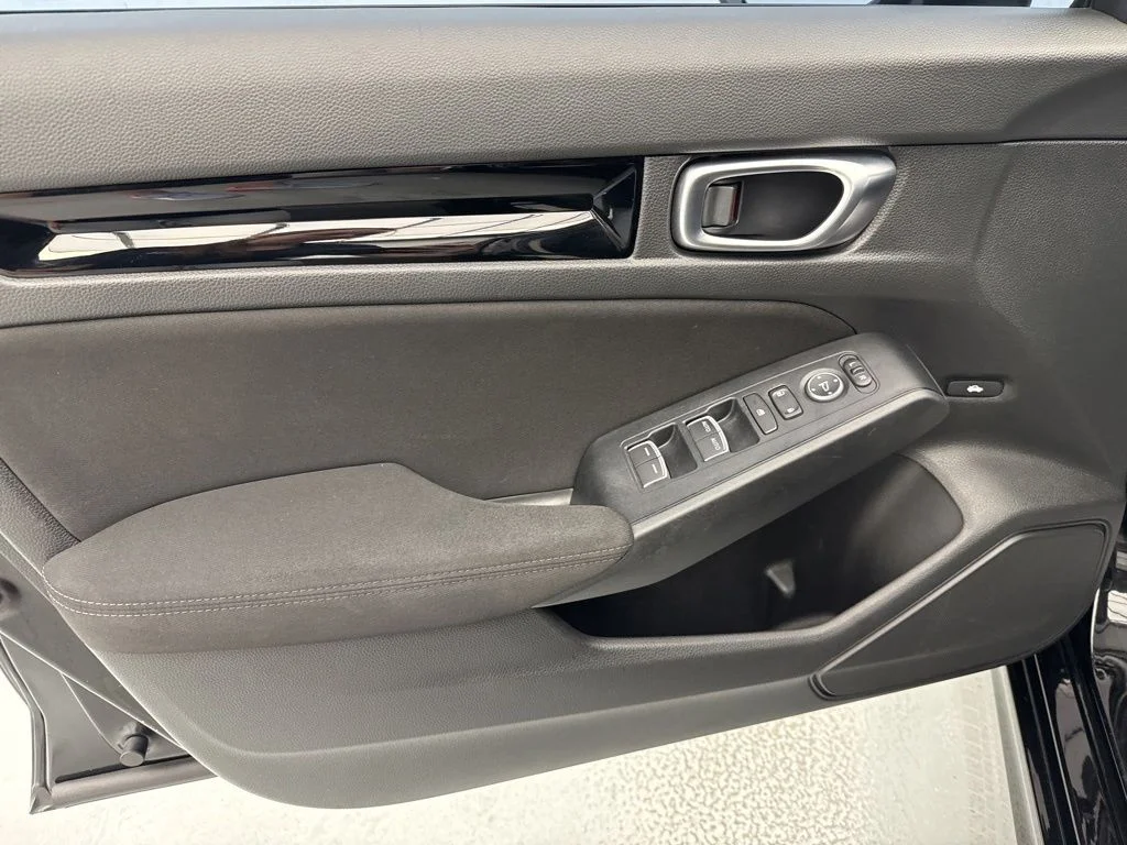 Used 2024  Honda EX image 17
