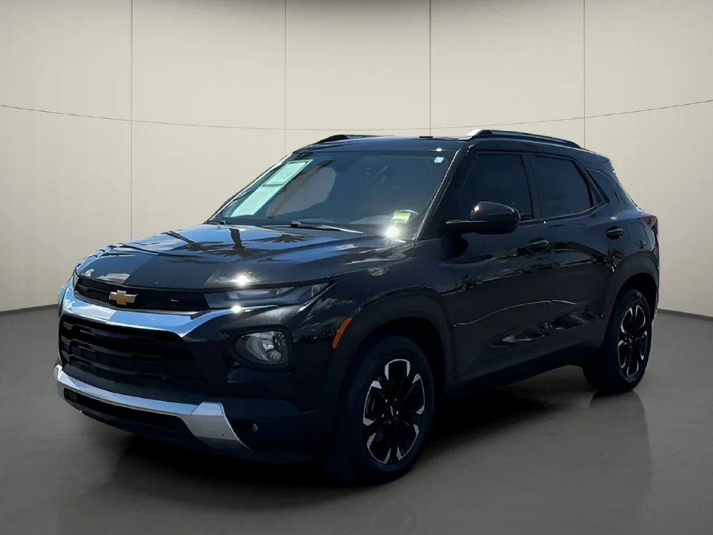 Used 2021 MOSAIC BLACK METALLIC Chevrolet LT image 4