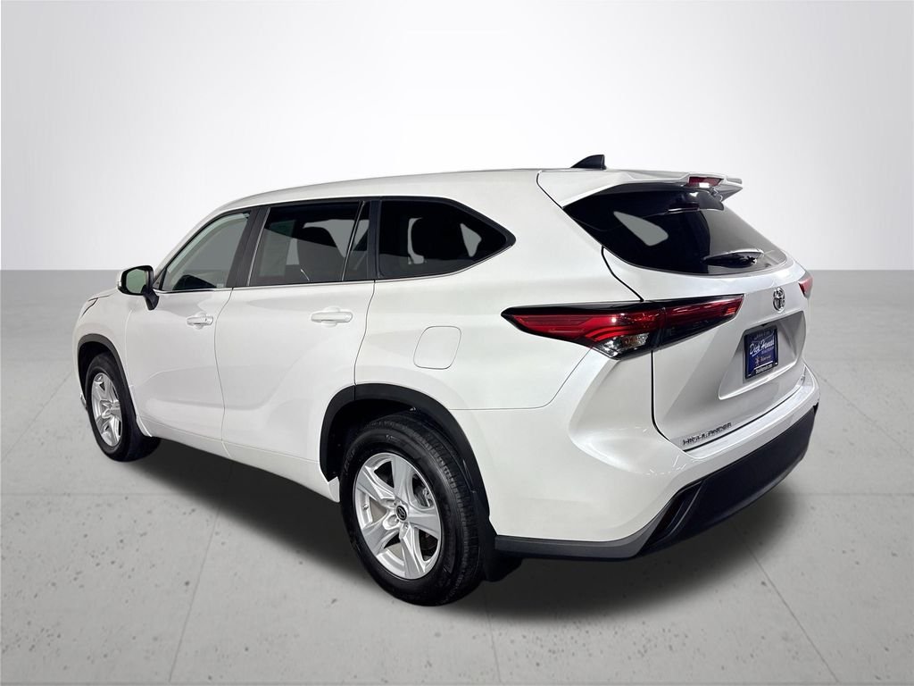 Used 2023 Pearl Toyota L image 8