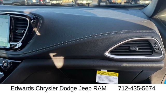2026 Chrysler Pacifica Select - Photo 42