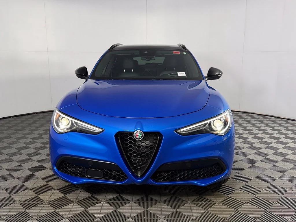 Used 2023  Alfa Romeo Veloce image 3