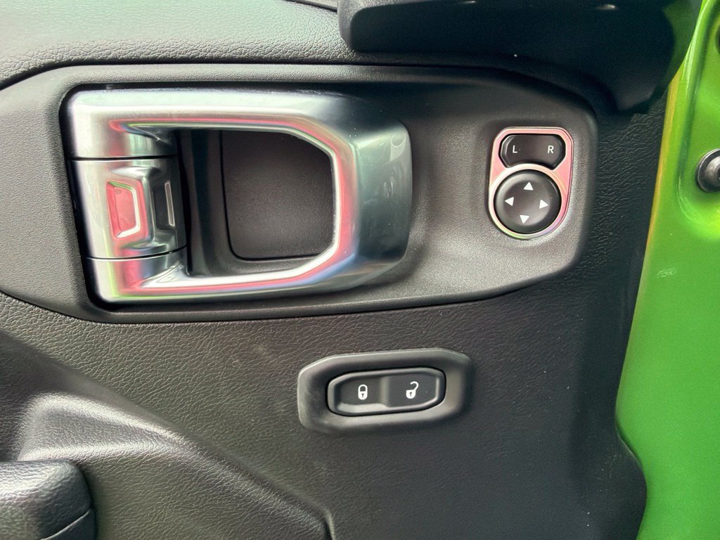 Used 2025 Green Jeep Sport S image 33