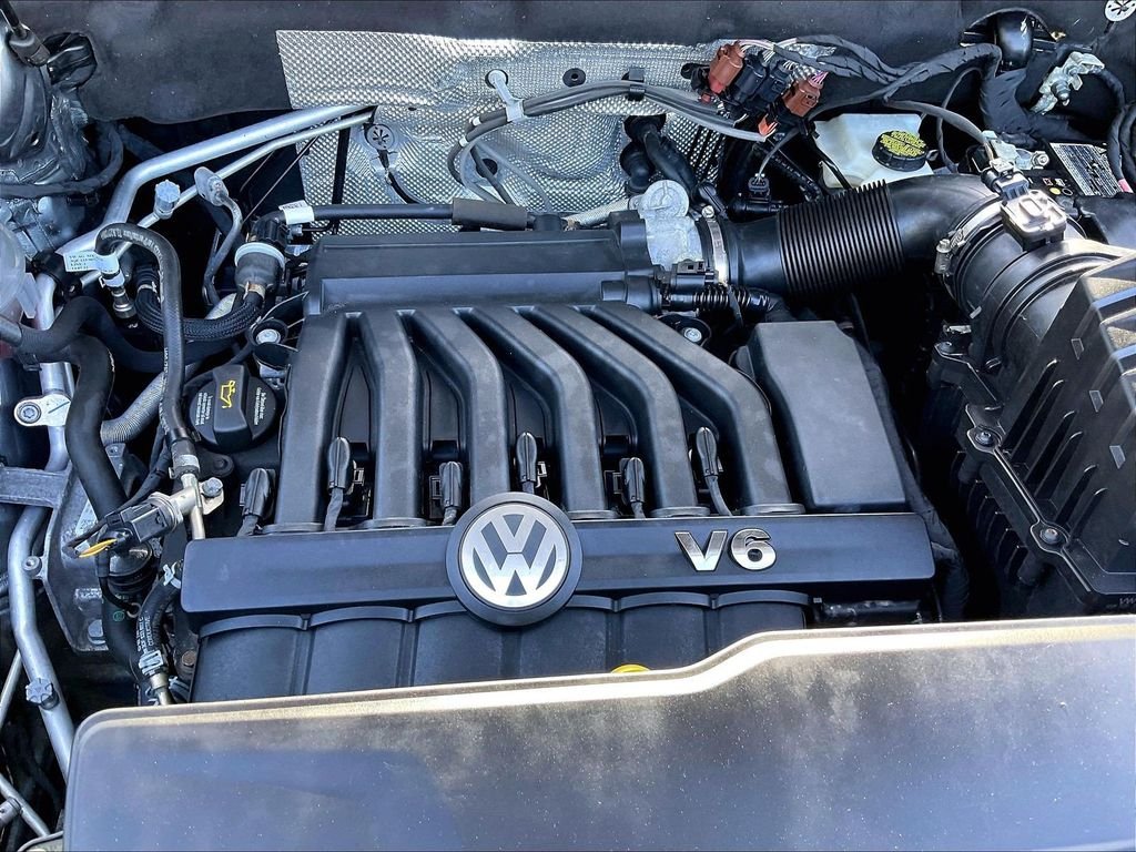 Used 2023 Gray Volkswagen 3.6L V6 SE w/Technology image 31