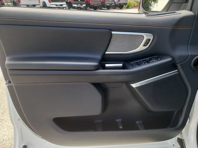 New 2025 White Metallic Ford Tremor image 20