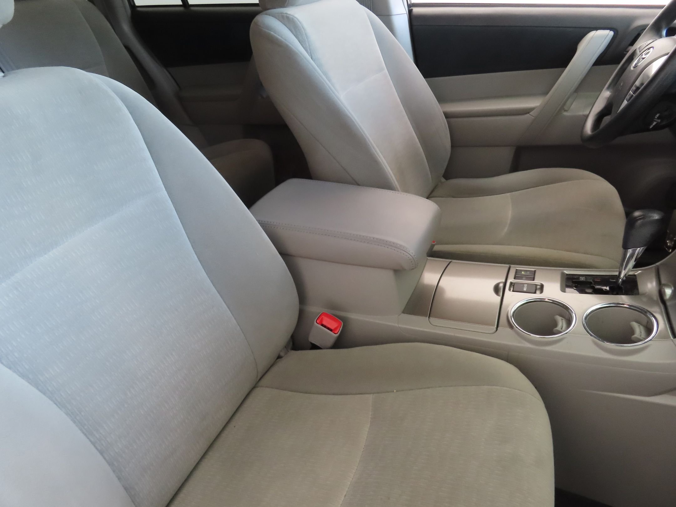 Used 2012 White Toyota Base image 25
