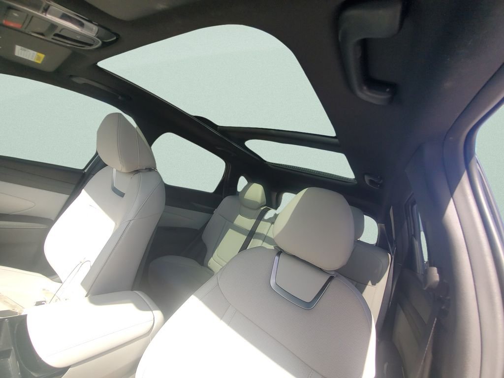 2025 Hyundai Tucson Limited - Photo 17