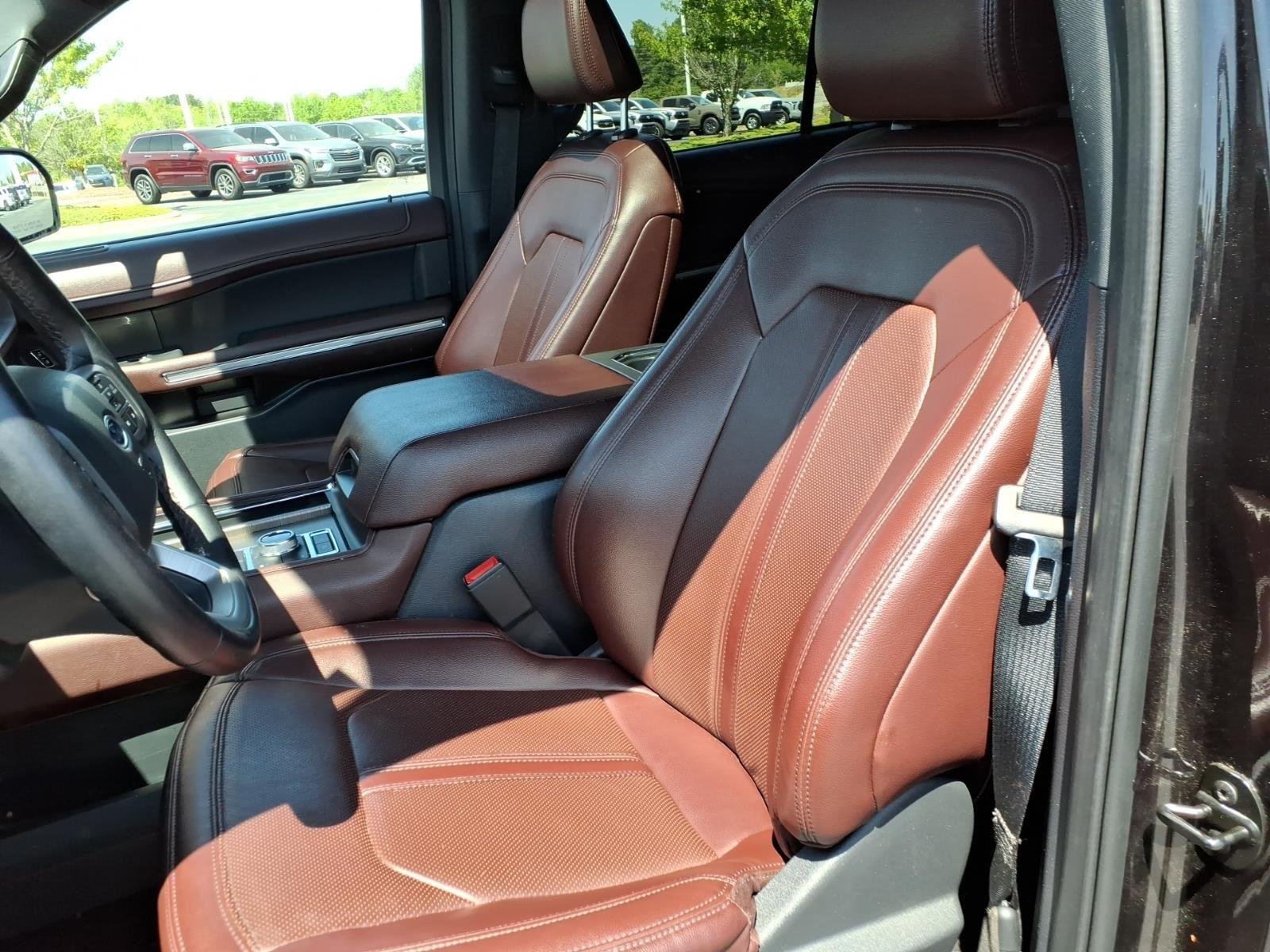 Used 2024  Ford Limited image 23