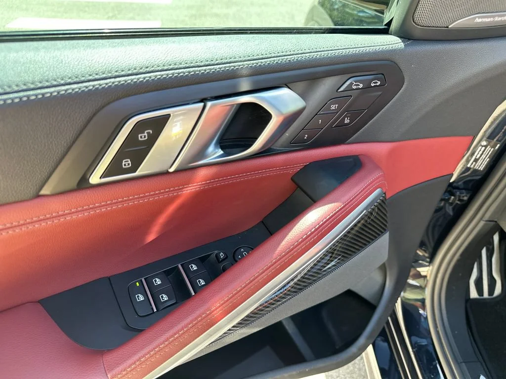 Used 2022  BMW M50i image 22