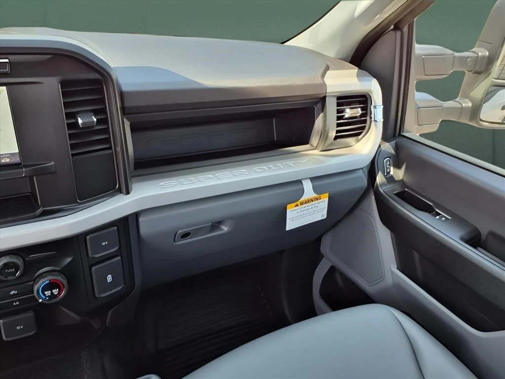 2024 Ford F-450 Super Duty Chassis Cab XL - Photo 7