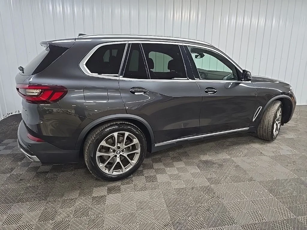 Used 2021 Gray BMW xDrive40i image 3