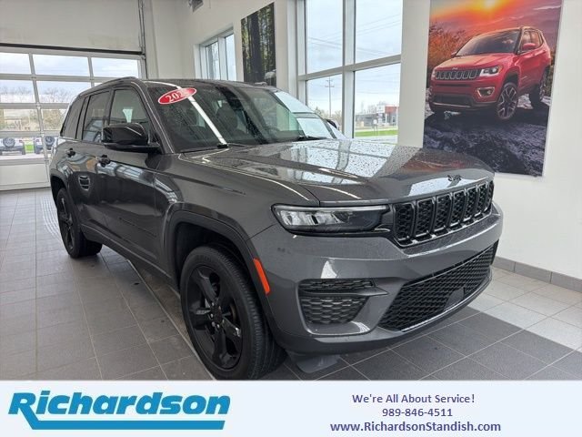 Used 2025 Gray Jeep Altitude X image 1