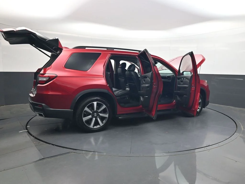 Used 2024 Radiant Red Metallic II Honda Touring image 39