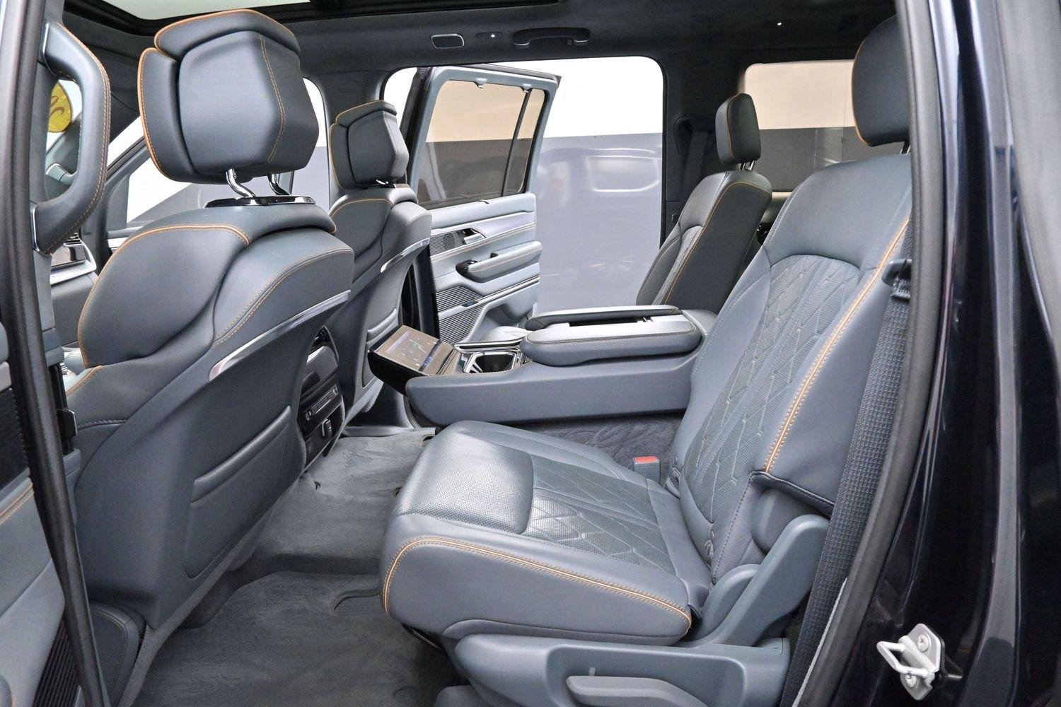 Used 2022 Blue Jeep Series III image 32
