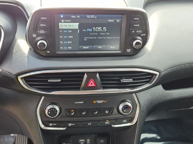 2020 Hyundai Santa Fe SE - Photo 17