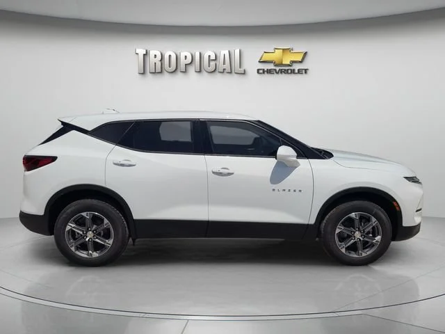 New 2026 Summit White Chevrolet 2LT image 6