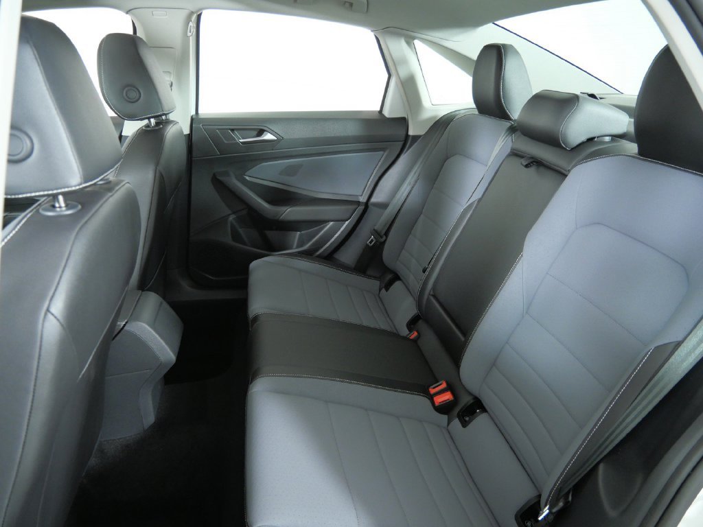 Used 2025 White Volkswagen 1.5T SE image 30