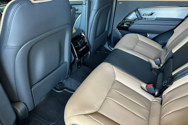 New 2026 Charente Grey Land Rover Dynamic SE image 11