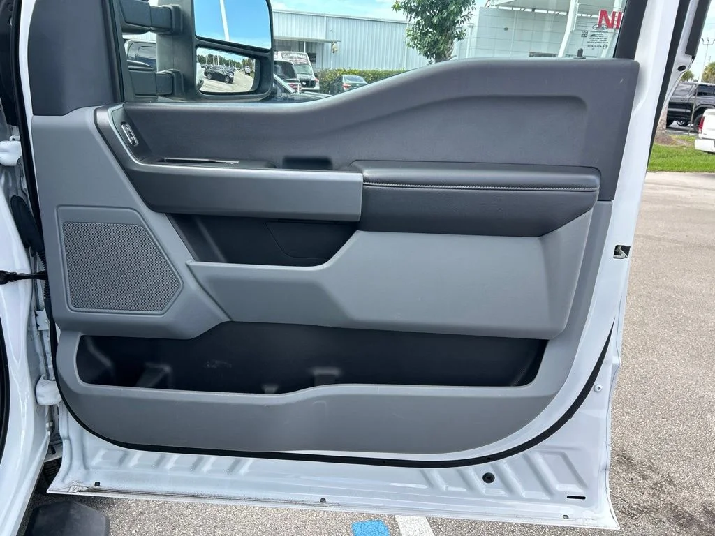 Used 2025 Oxford White Ford XLT image 38