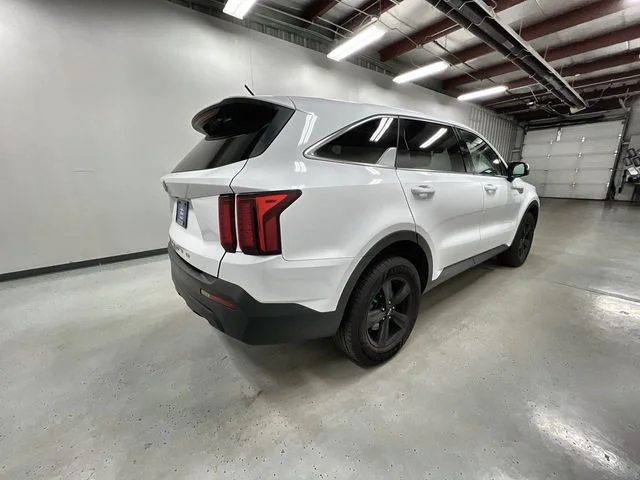 2021 Kia Sorento LX - Photo 8