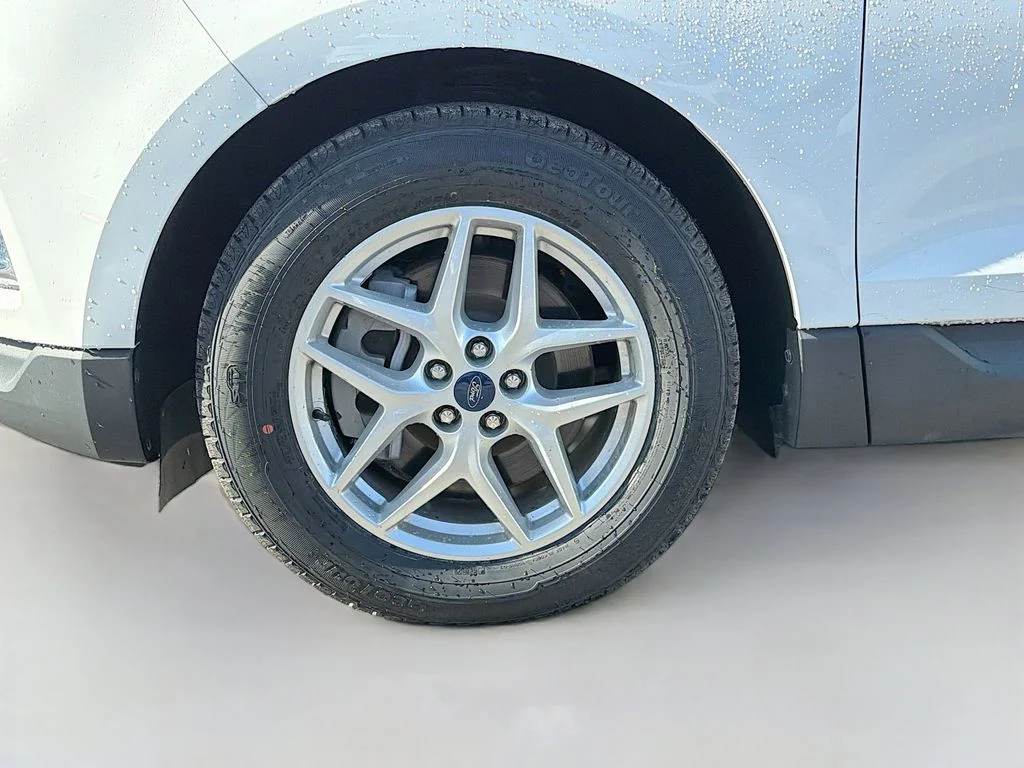 Used 2022 White Ford SEL image 39