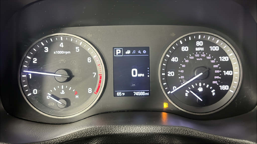 Used 2016 Grey Hyundai SE image 22
