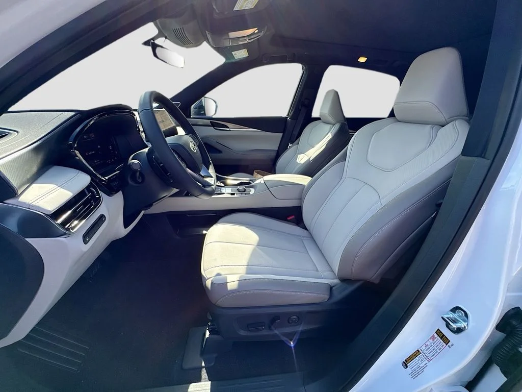New 2027 RADIANT WHITE INFINITI Luxe AWD image 21