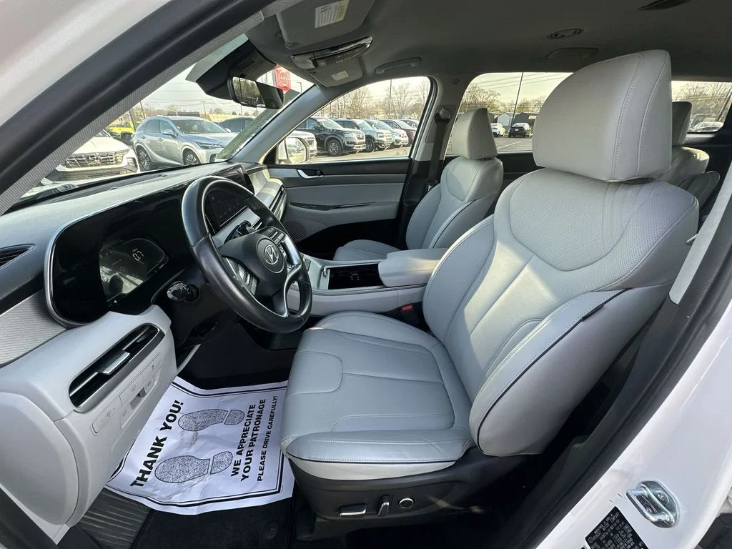 Used 2023 White Hyundai SEL image 11