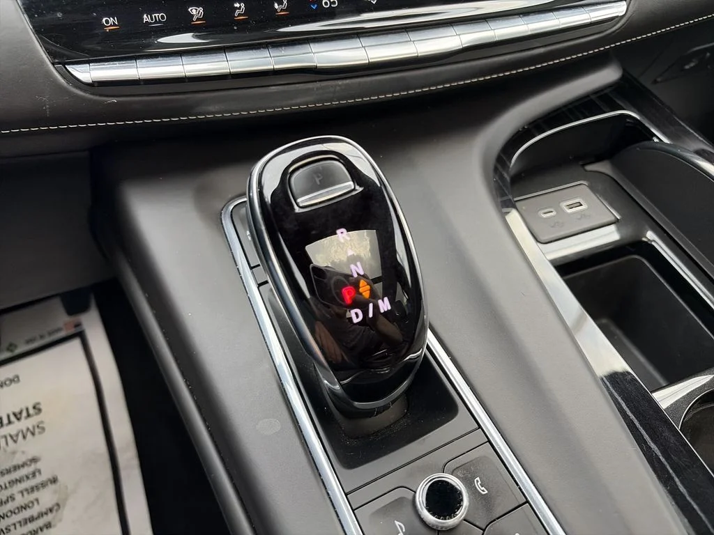 Used 2023 White Cadillac V-Series image 26