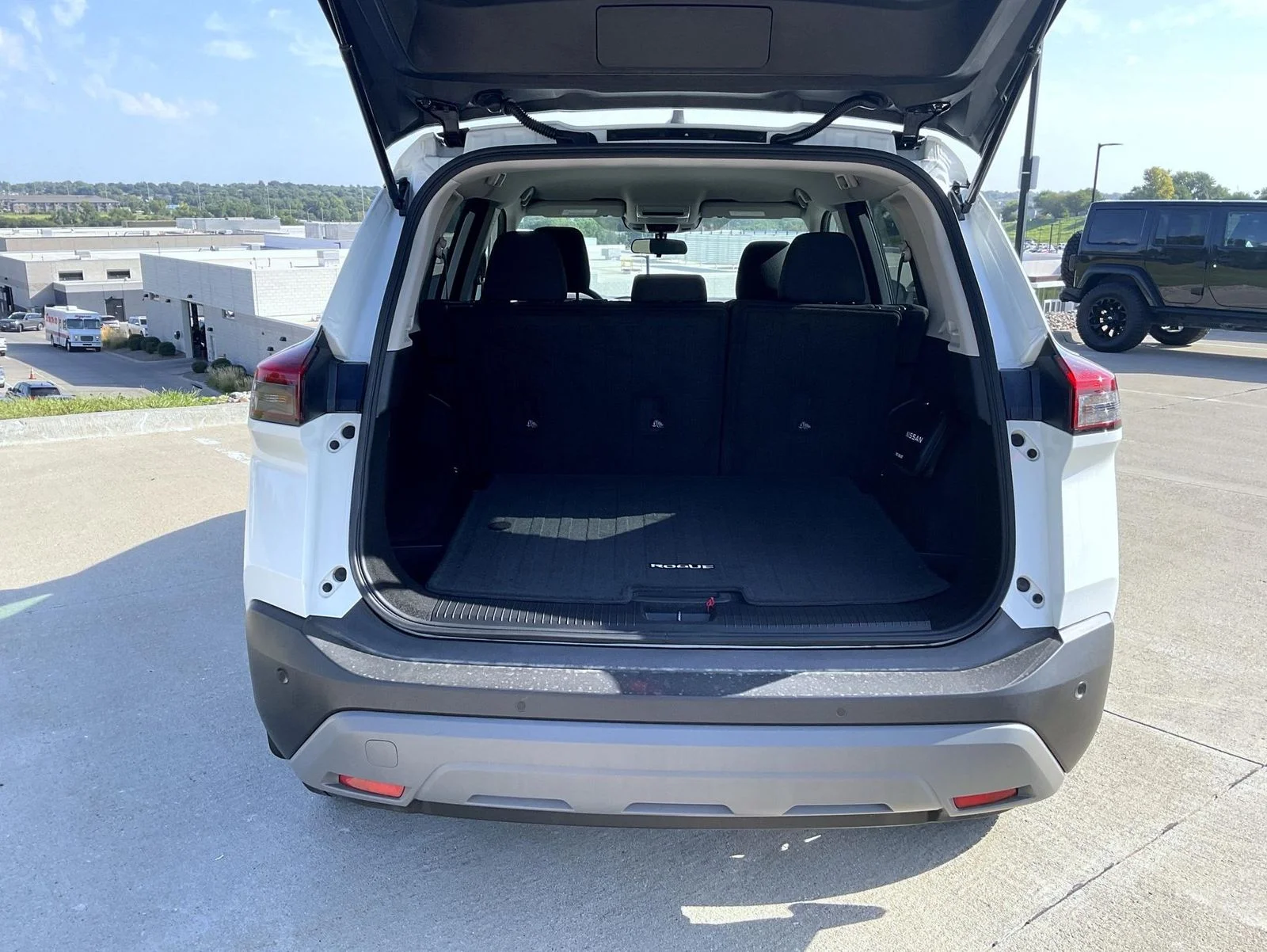 Used 2023 White Nissan S image 9