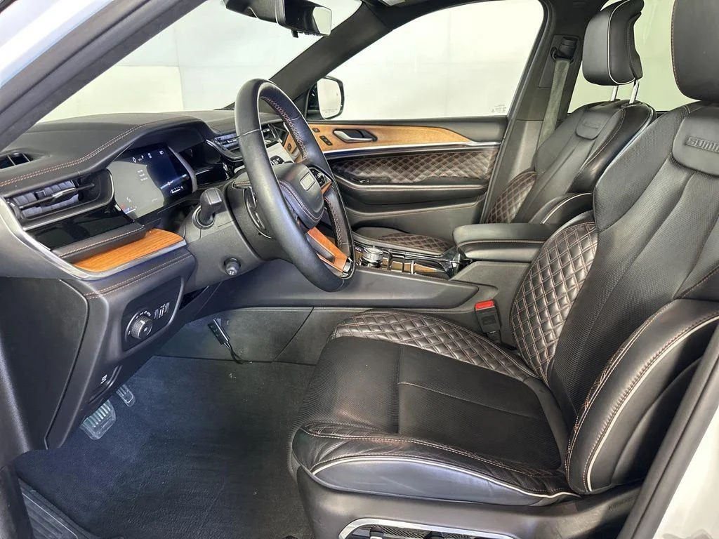 Used 2023 Bright White Clearcoat Jeep Summit Reserve image 12
