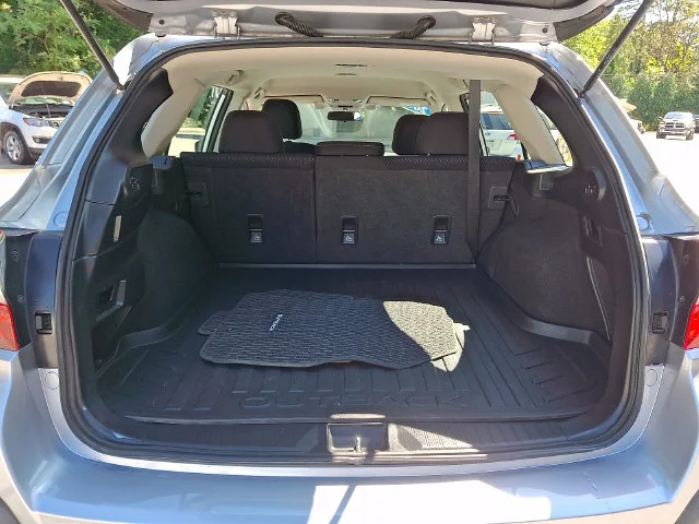 Used 2019 Silver Subaru 2.5i image 30