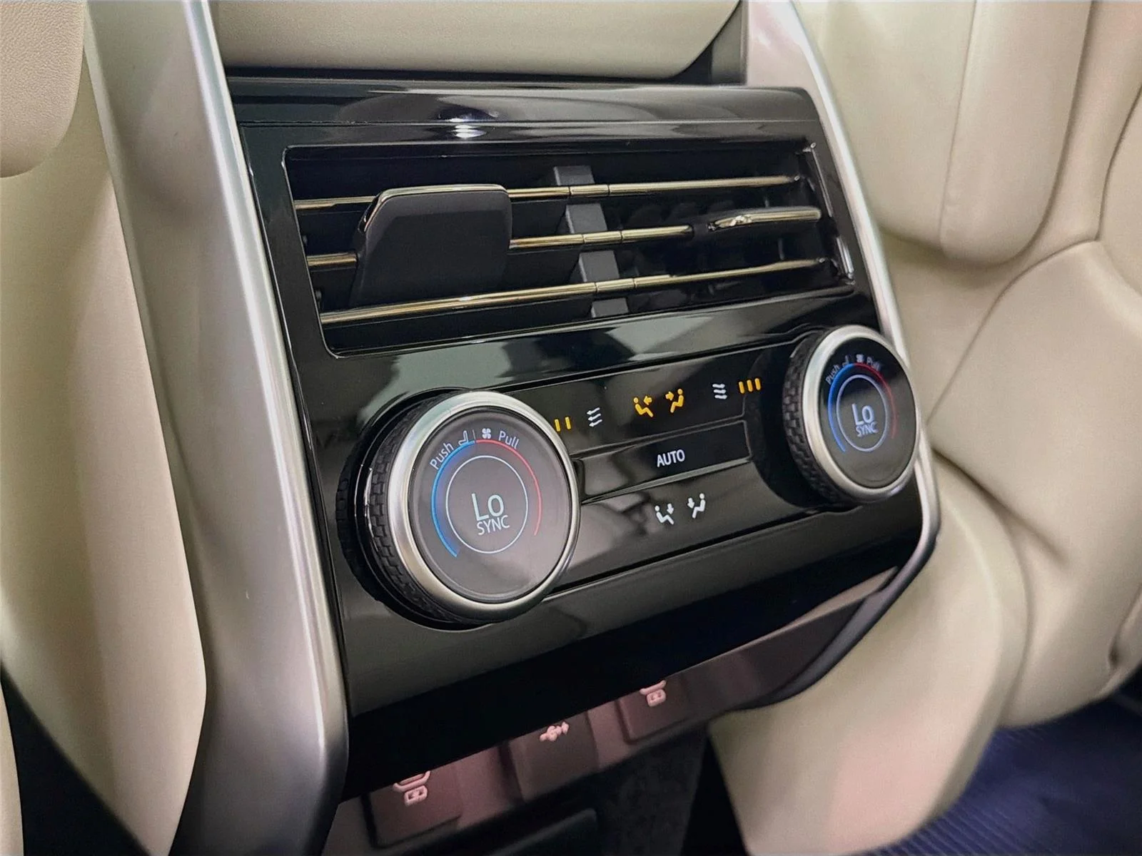 Used 2025 Carpathian Grey Land Rover P550e Autobiography image 24