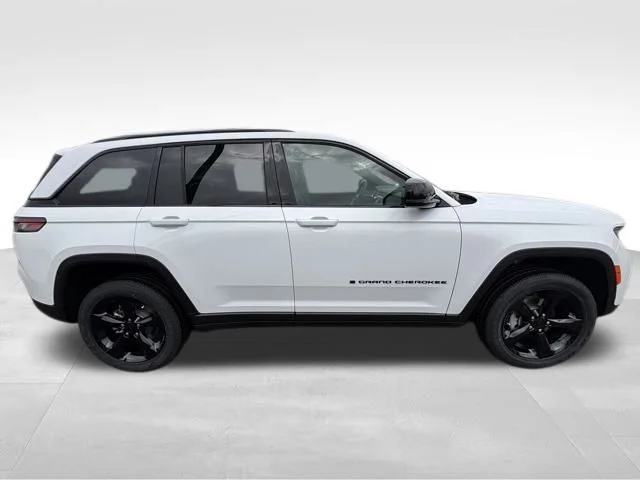 New 2025 Bright White Clear-Coat Exterior Paint Jeep Altitude X image 6