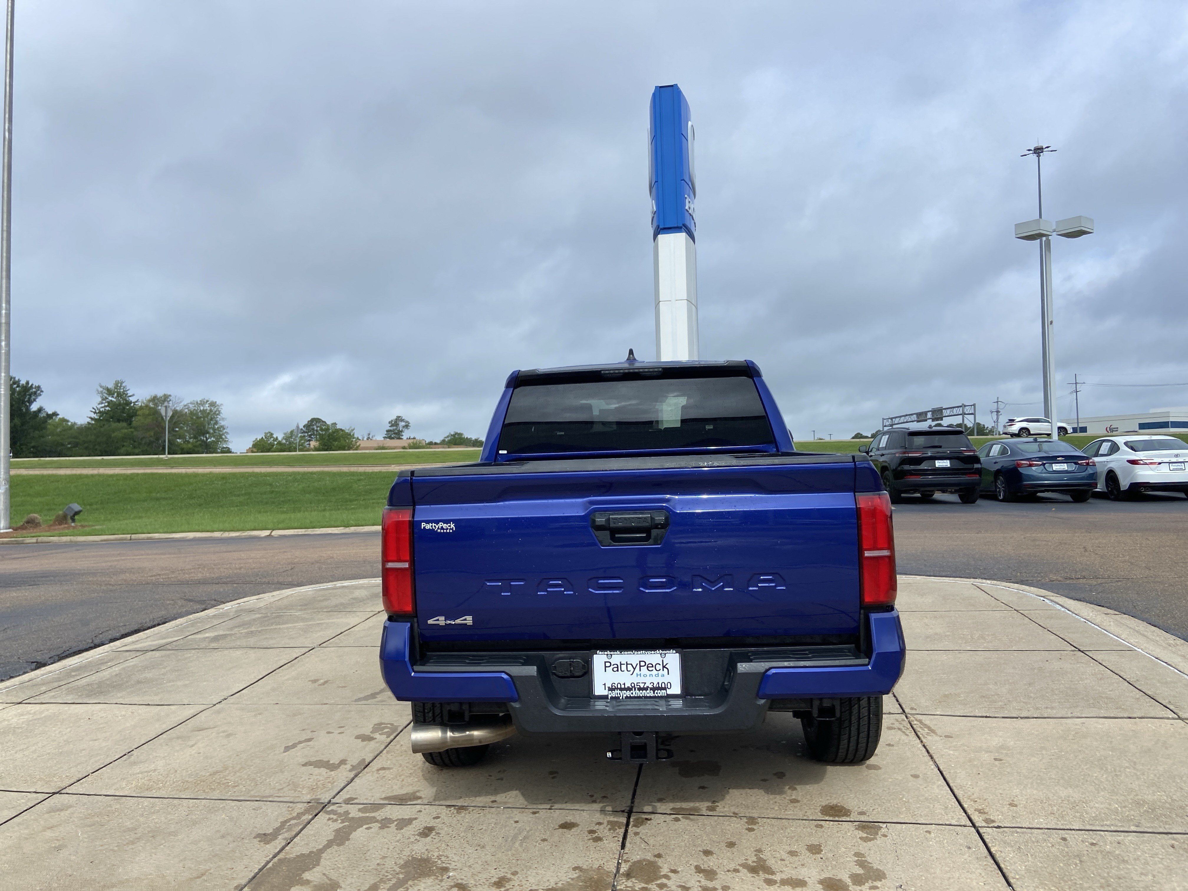 Used 2025 Blue Toyota SR5 image 10