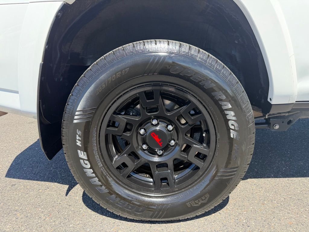 Used 2022 White Toyota SR5 image 9