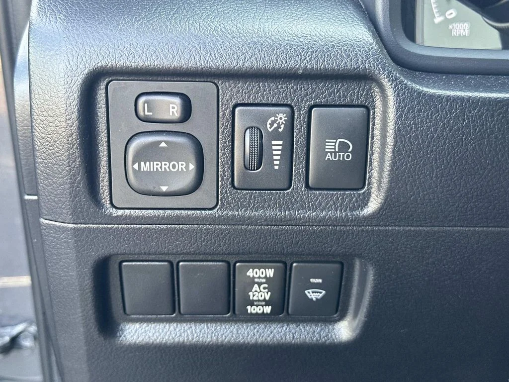 Used 2024  Toyota SR5 Premium image 28
