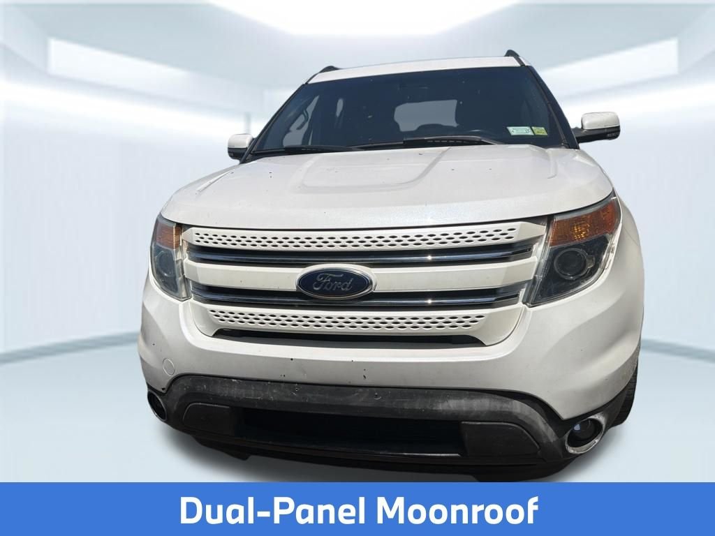 Used 2015 White Ford Limited image 2
