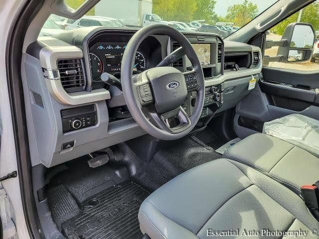 New 2025 Oxford White Ford F-450® XL image 34