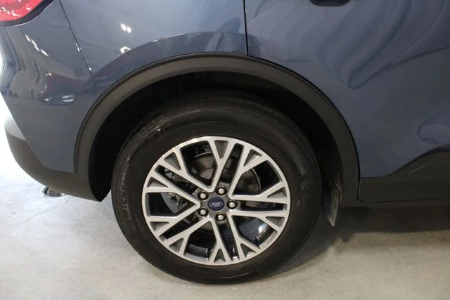 Used 2020 Blue Ford SEL image 28