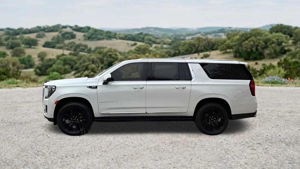 Used 2023 White GMC Denali image 5