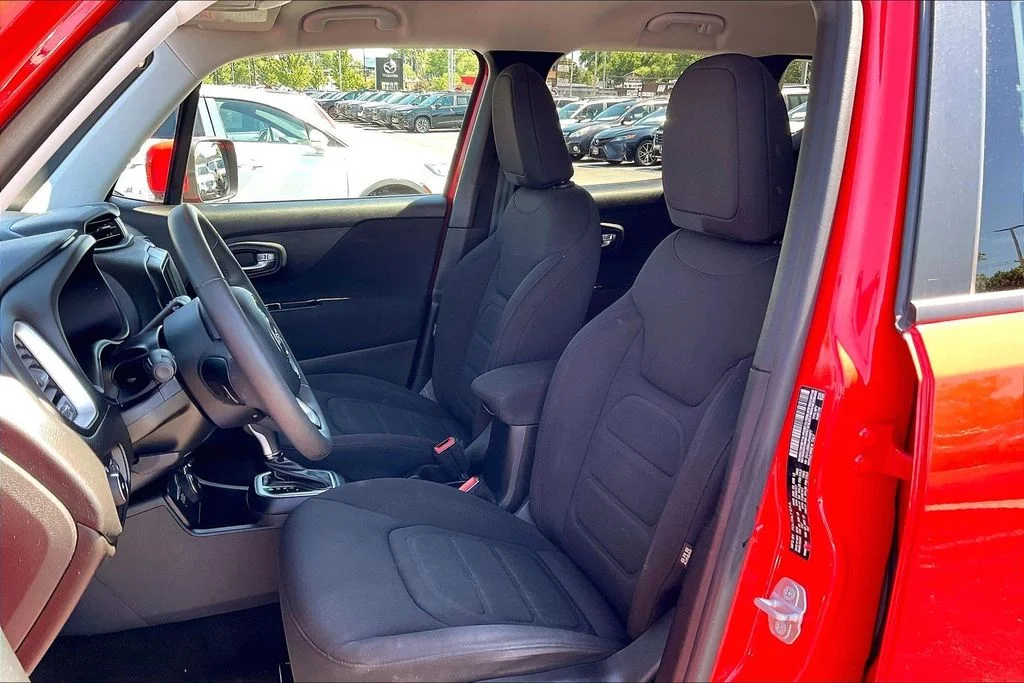 Used 2018 Red Jeep Latitude image 24