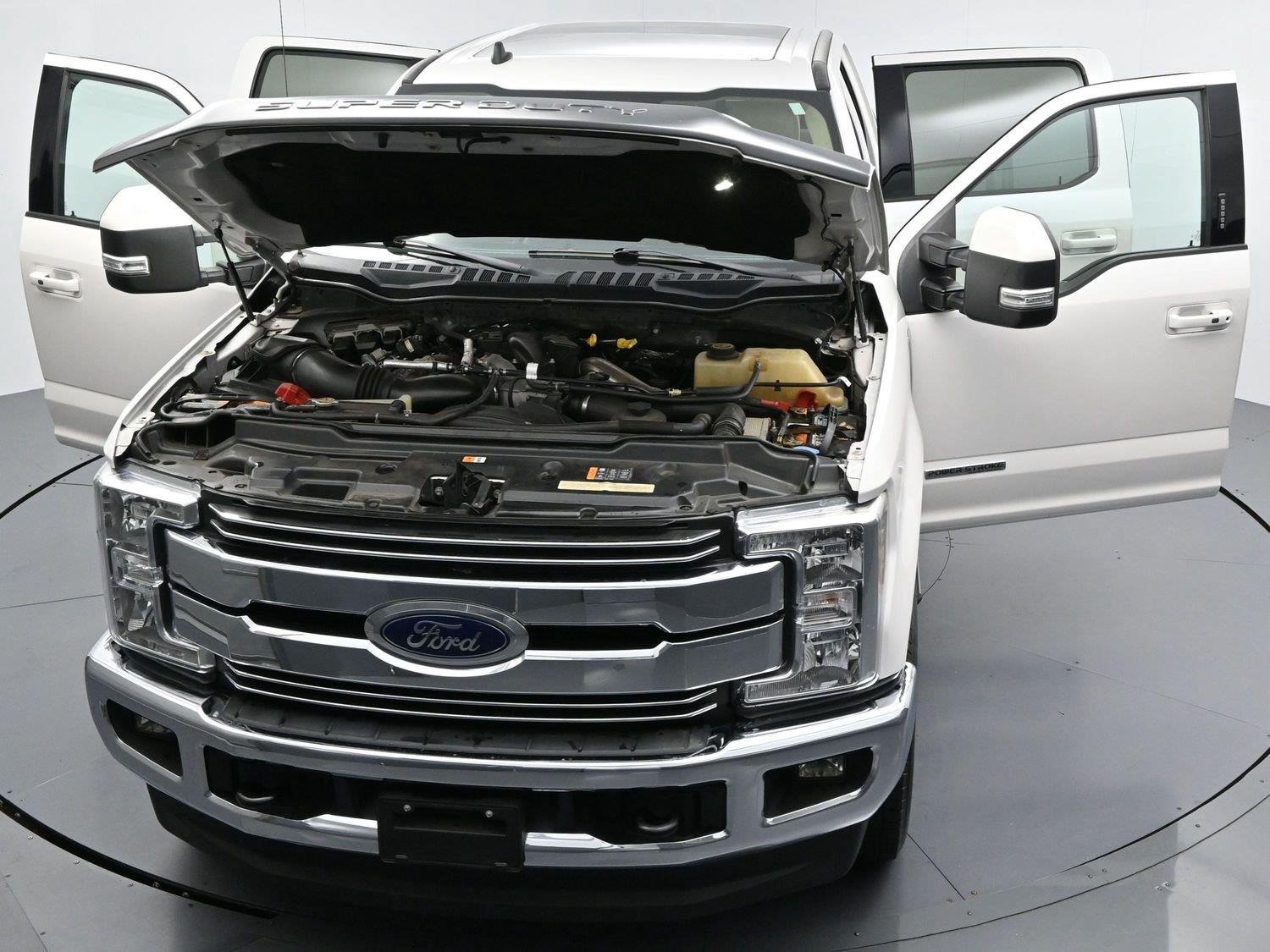 Used 2019 White Platinum Metallic Tri-Coat Ford Lariat image 44