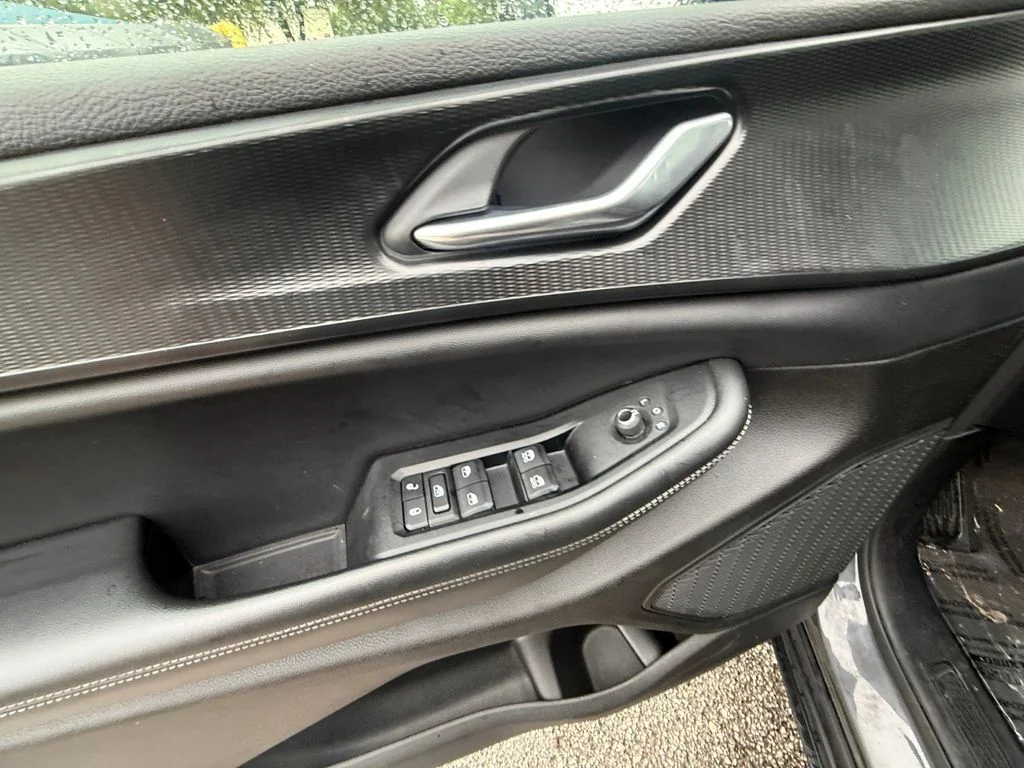 Used 2024 Gray Jeep Altitude image 11