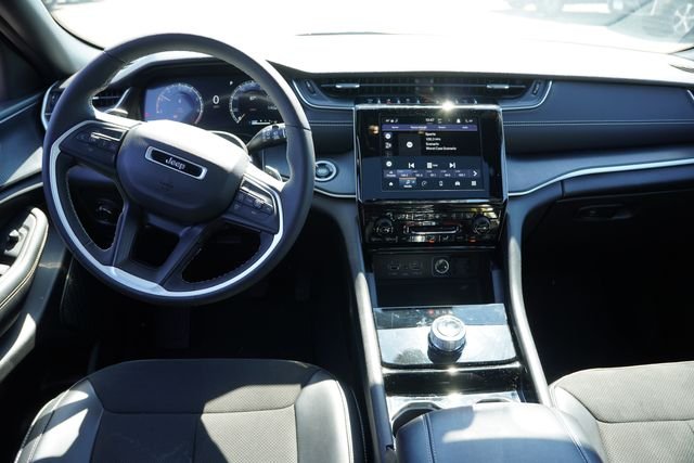 Used 2023 Silver Jeep Altitude X image 19